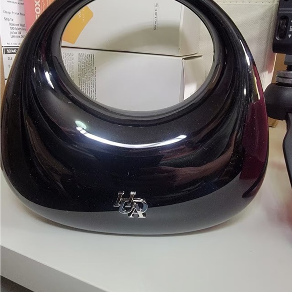 HUDA BEAUTY Easy Bake Pressed Powder Set - Black and Pink - Picture 6 of 8